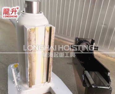 帶導(dǎo)軌爪式千斤頂