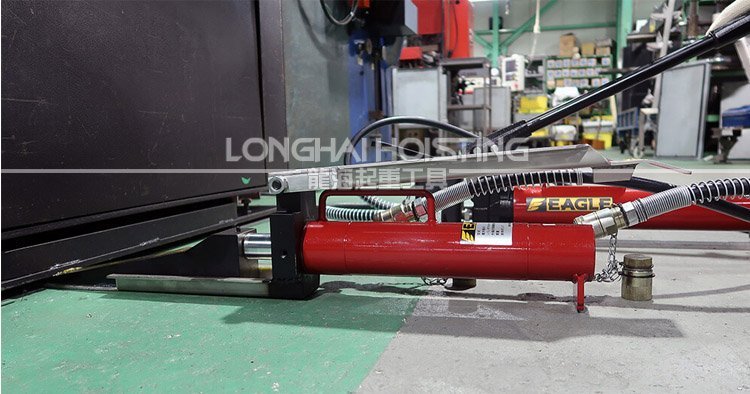 印刷機(jī)安裝就位 印刷機(jī)安裝就位